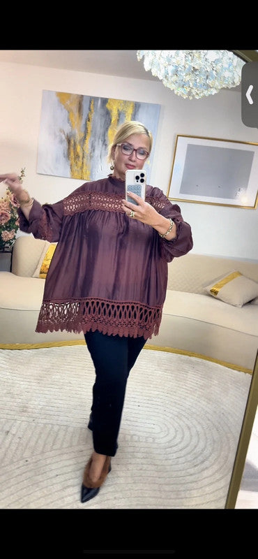 Blusa bordeaux con pizzo