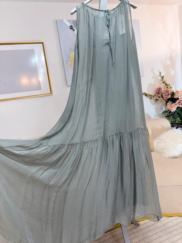 Vestito lungo fluido verde salvia doppio strato Made in Italy