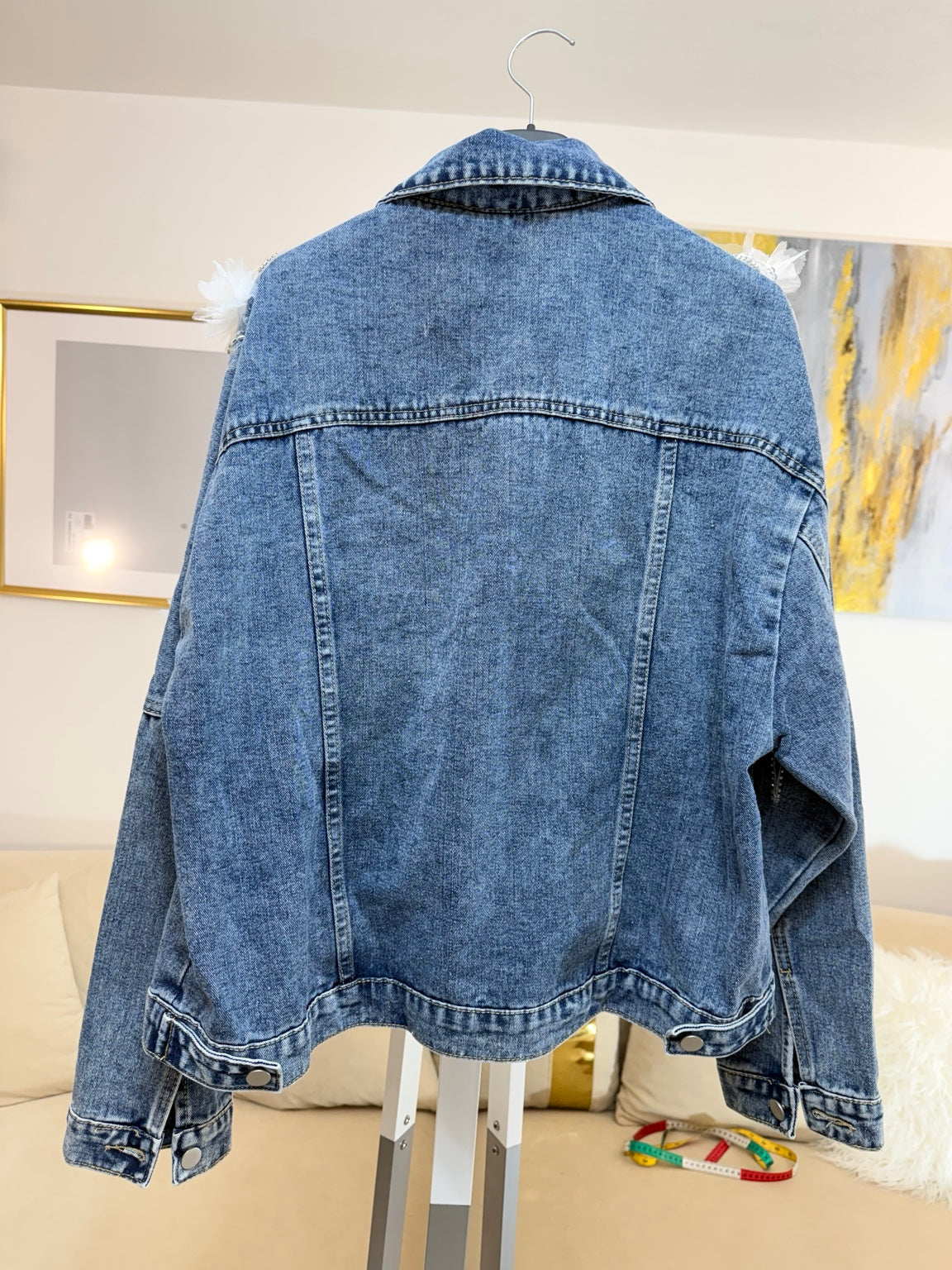 Giacca in denim blu con fiori 3D, perle e ricami - retro