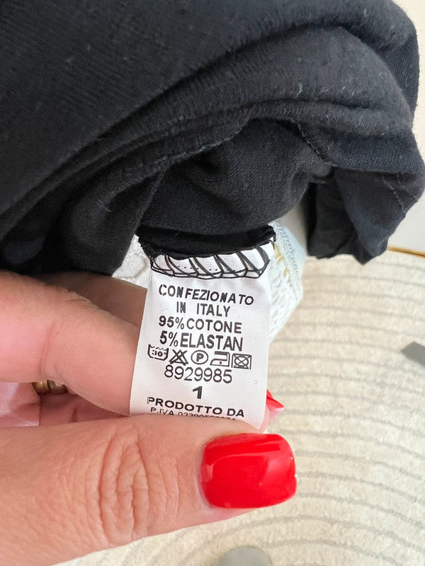 T-shirt nera con stampa dorata – Made in Italy
