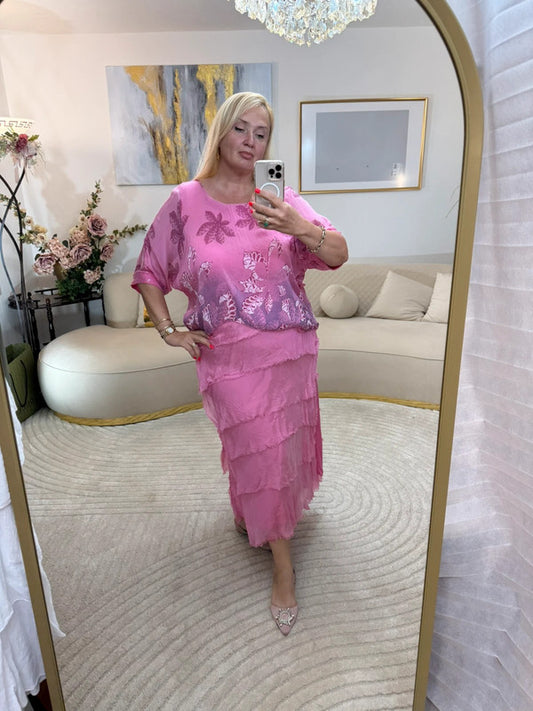 Abito lungo rosa in seta e viscosa con balze