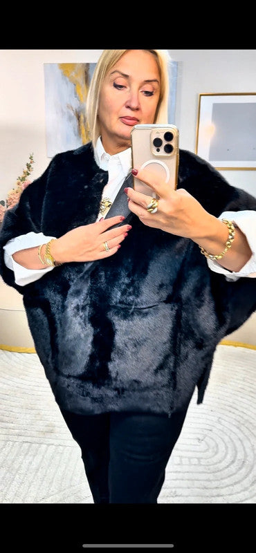 Poncho in eco-pelliccia nera