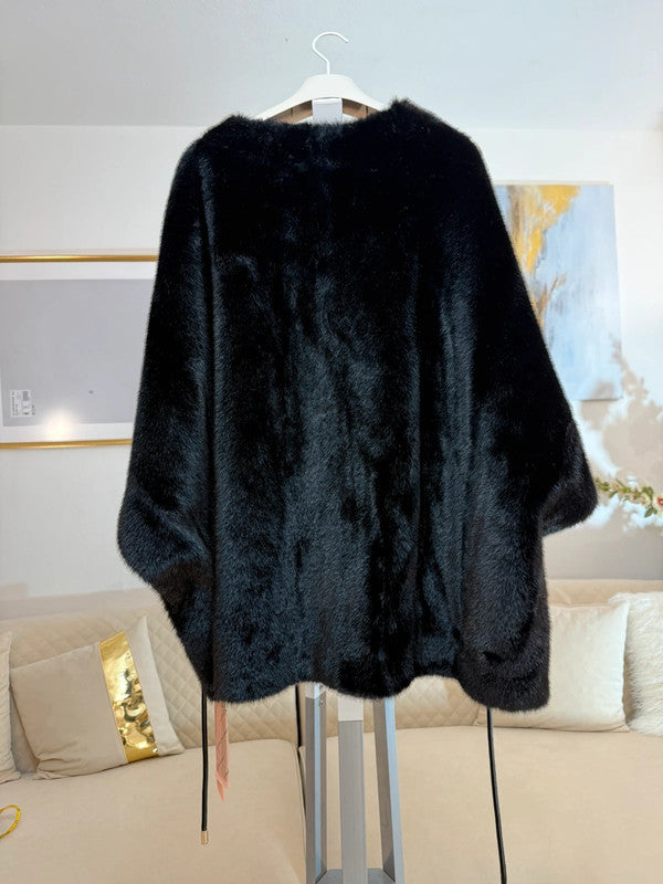 Poncho in eco-pelliccia nera