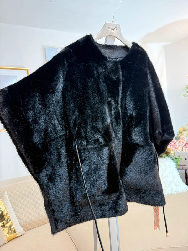 Poncho in eco-pelliccia nera