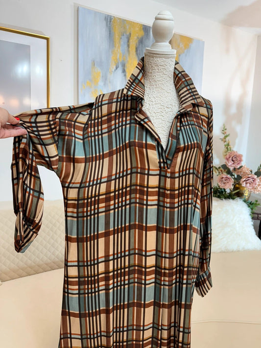 Abito-camicia a quadri nei toni caldi 🤎