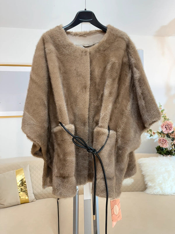 Poncho in eco-pelliccia beige