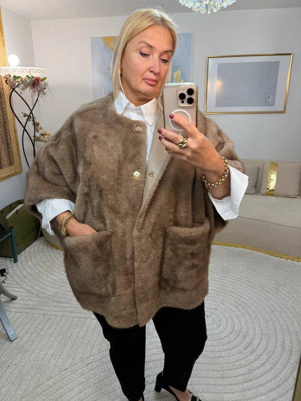 Poncho in eco-pelliccia beige