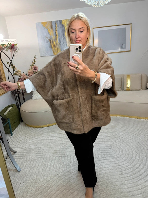 Poncho in eco-pelliccia beige