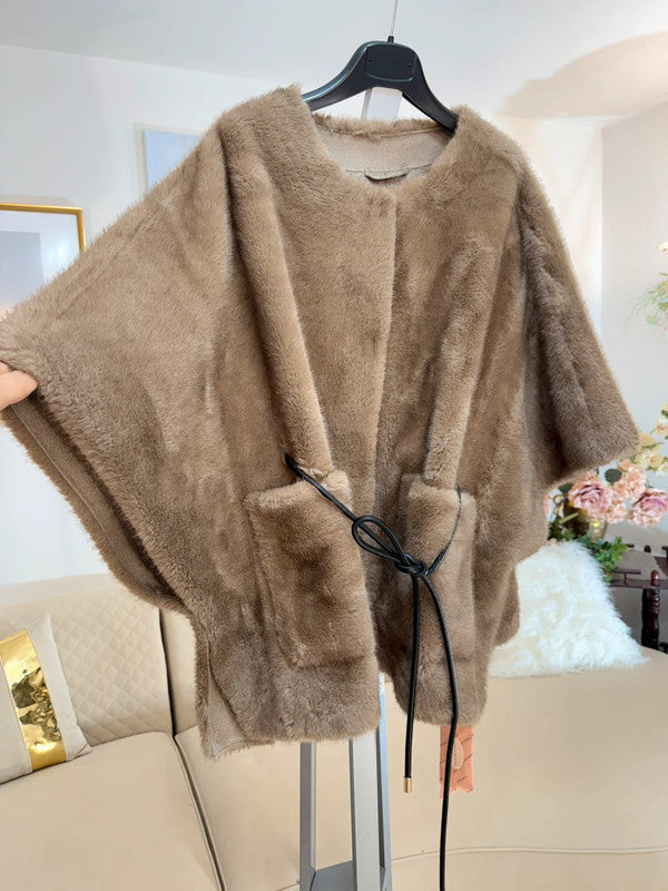 Poncho in eco-pelliccia beige