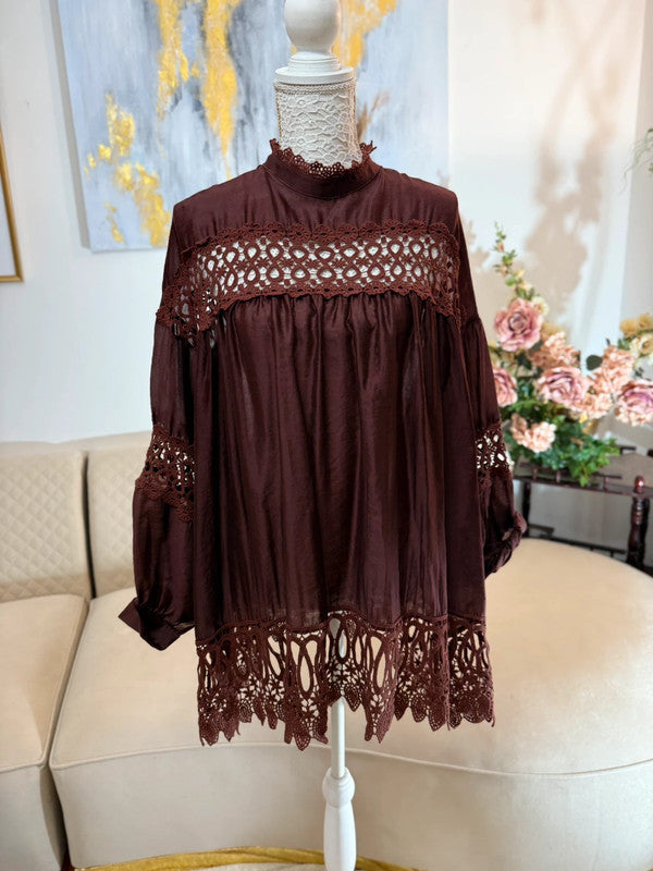 Blusa bordeaux con pizzo