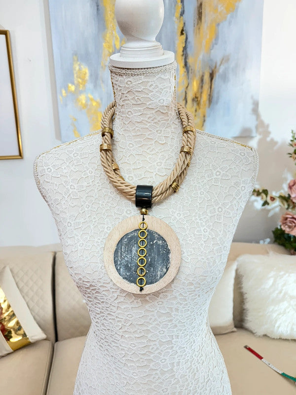 Collana statement in stile etnico-chic