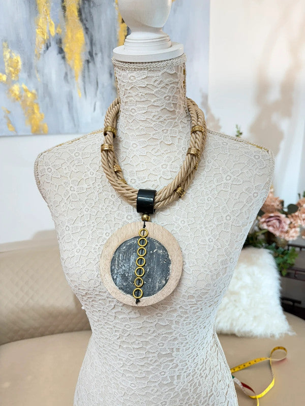 Collana statement in stile etnico-chic