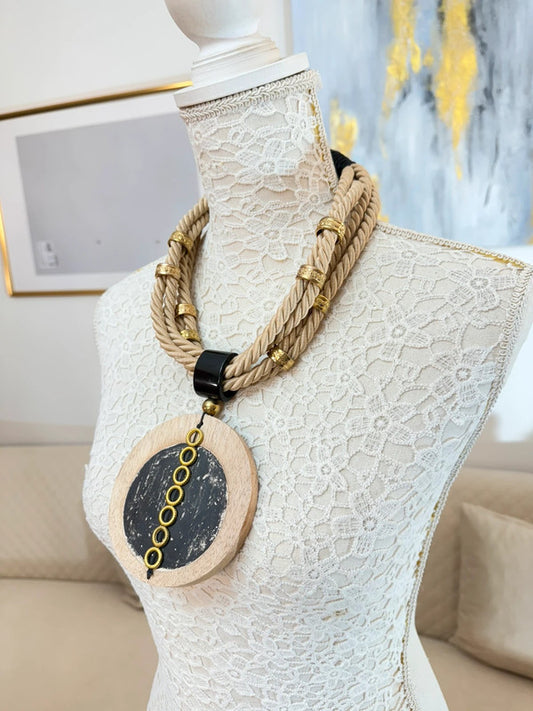 Collana statement in stile etnico-chic