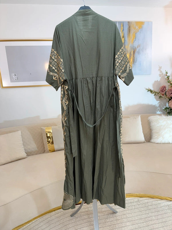 Vestito lungo camicia verde con ricami