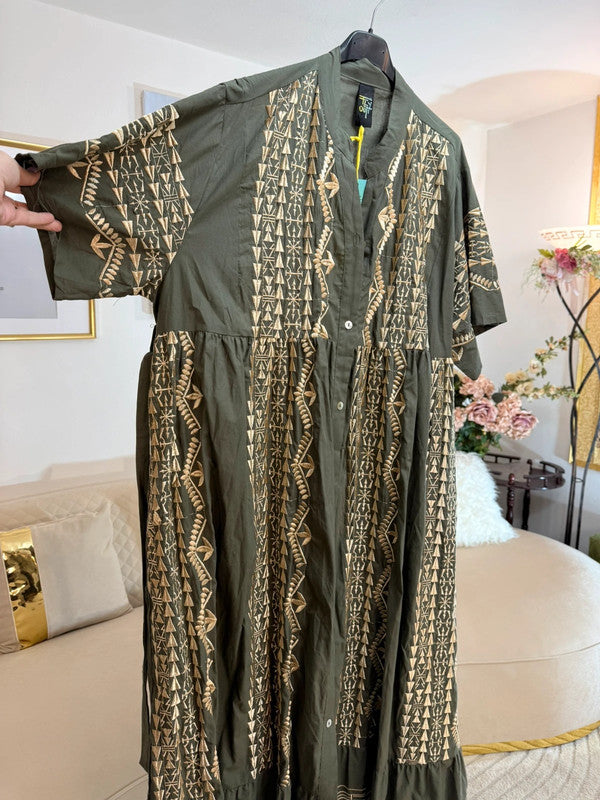 Vestito lungo camicia verde con ricami