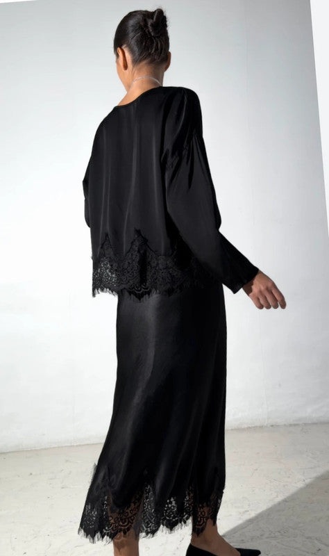 Completo blusa e gonna nera in viscosa con pizzo Made in Italy