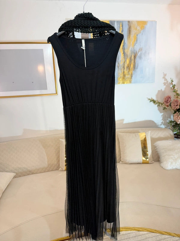 Completo abito plissé con maglia traforata – nero elegante