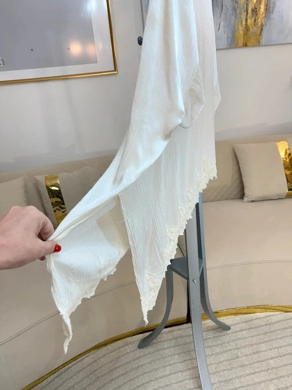 Tunica oversize panna con pizzo asimmetrico e spacco