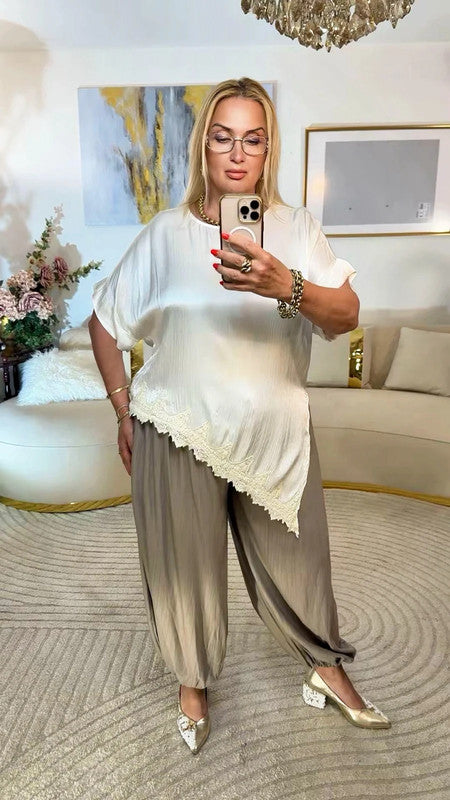 Tunica oversize panna con pizzo asimmetrico e spacco