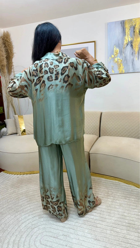 Completo camicia + pantaloni verde salvia animalier – Made in Italy