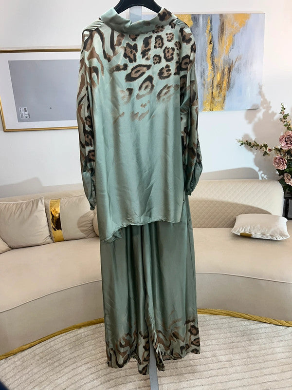 Completo camicia + pantaloni verde salvia animalier – Made in Italy