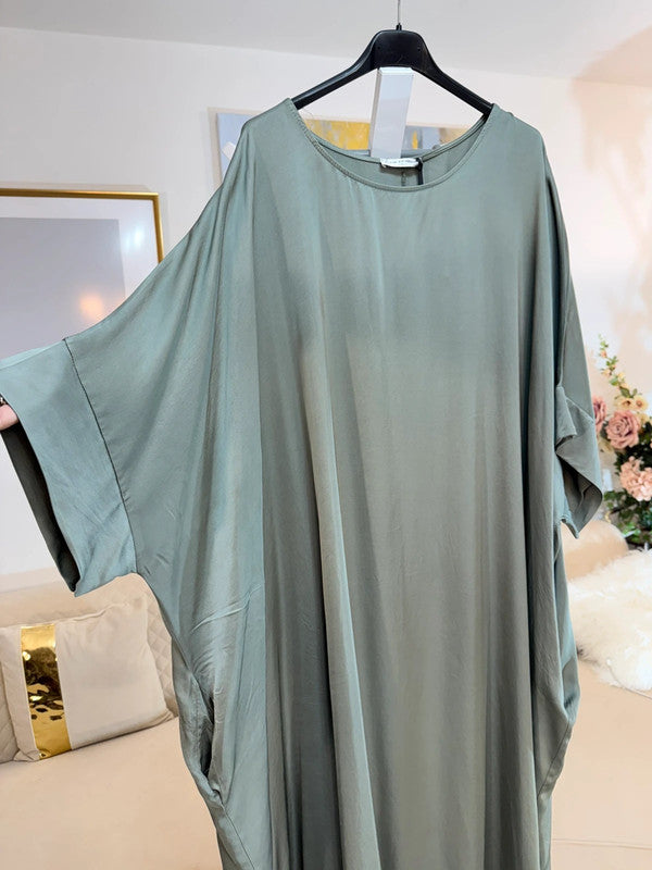 Vestito oversize fluido verde salvia Made in Italy