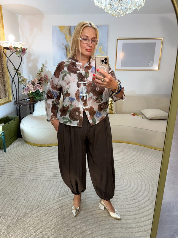 Blusa floreale elegante nei toni naturali 🤎