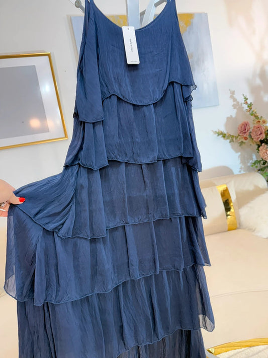 Vestito lungo blu scuro in seta e viscosa a balze