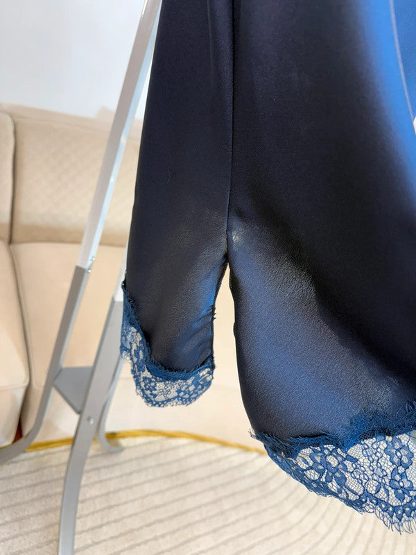 Top satinato con pizzo blu elegante oversize