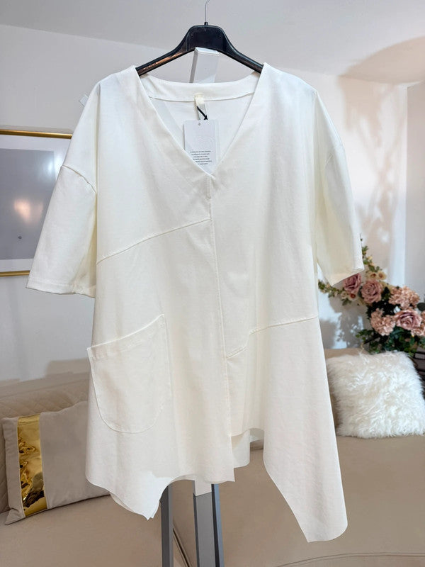 Blusa oversize panna con taglio asimmetrico e tasca
