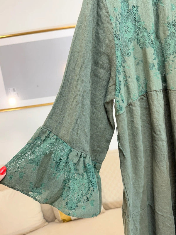Vestito boho in lino e pizzo verde salvia Made in Italy