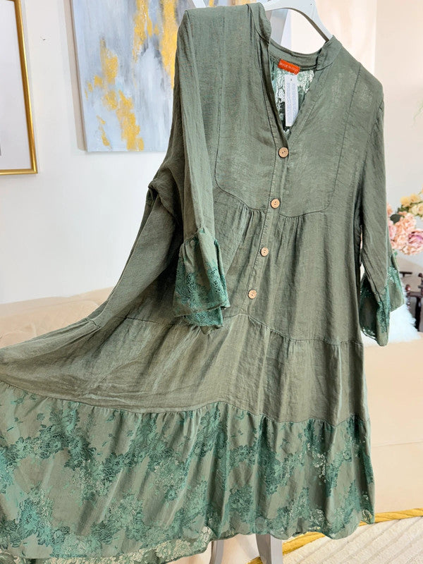 Vestito boho in lino e pizzo verde salvia Made in Italy