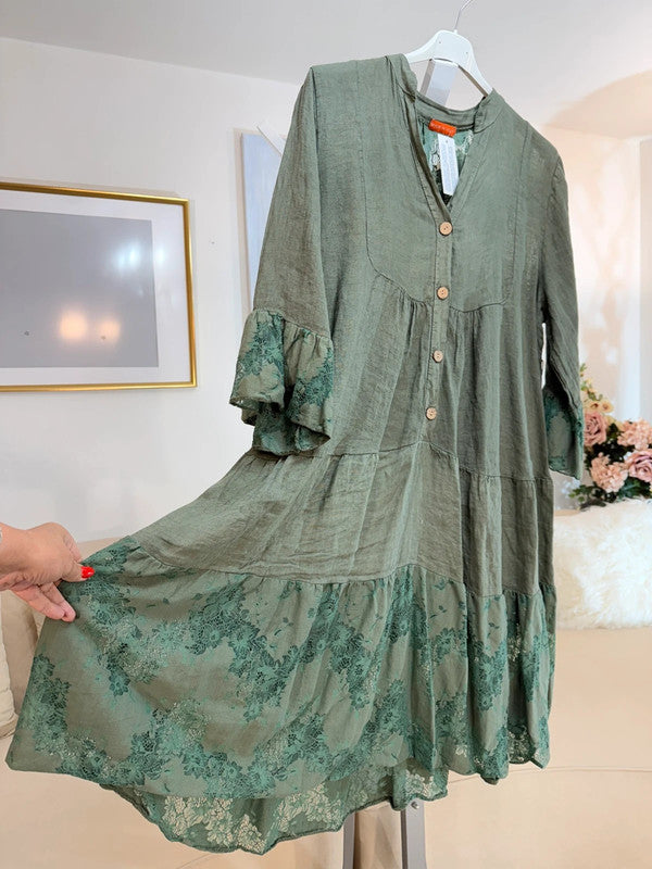 Vestito boho in lino e pizzo verde salvia Made in Italy