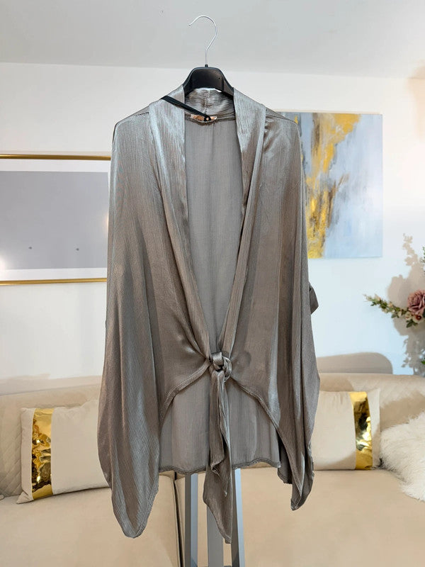 Kimono coprispalle oversize grigio perla satinato