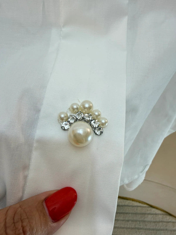 Camicia oversize bianca con bottoni gioiello perla 🤍