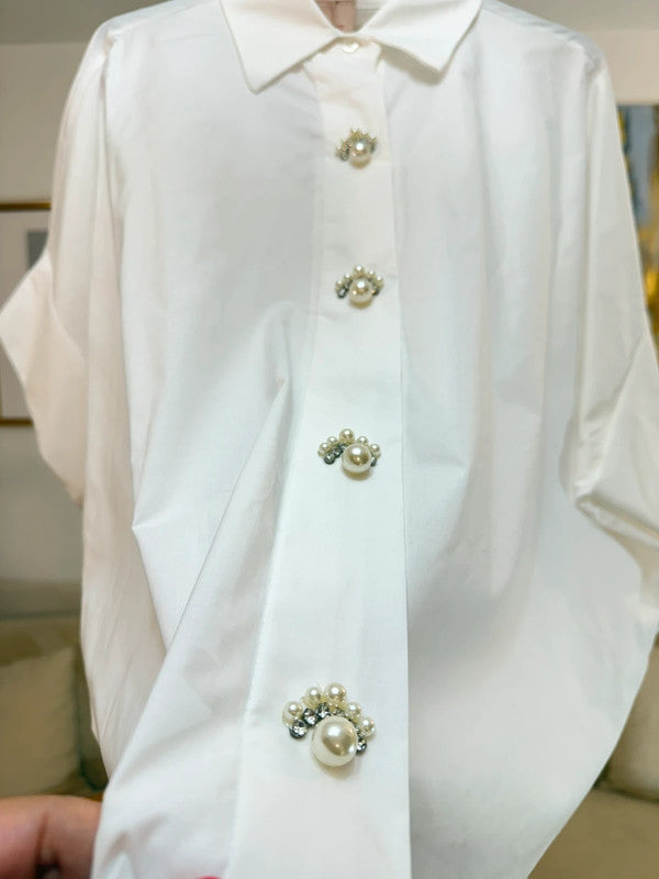 Camicia oversize bianca con bottoni gioiello perla 🤍