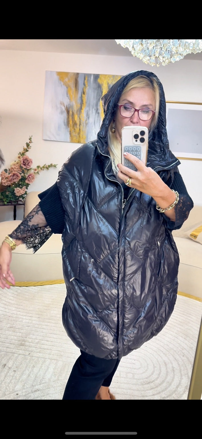 Gilet imbottito nero oversize con cappuccio