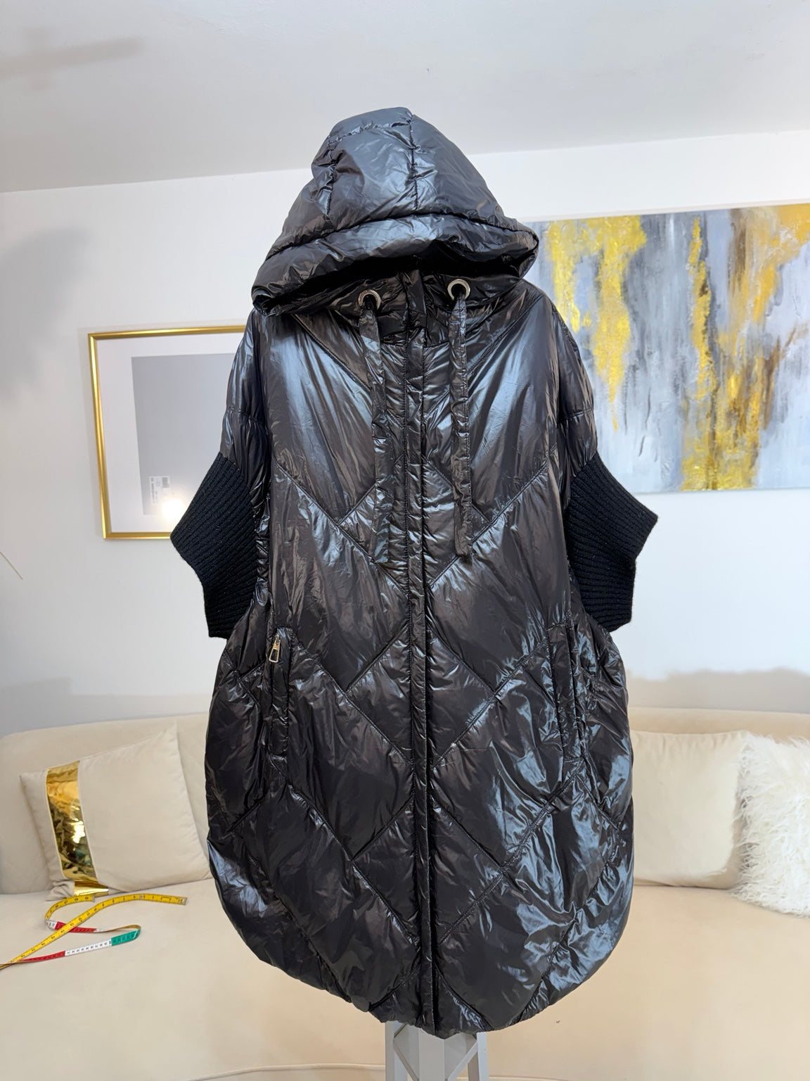 Gilet imbottito nero oversize con cappuccio - fronte