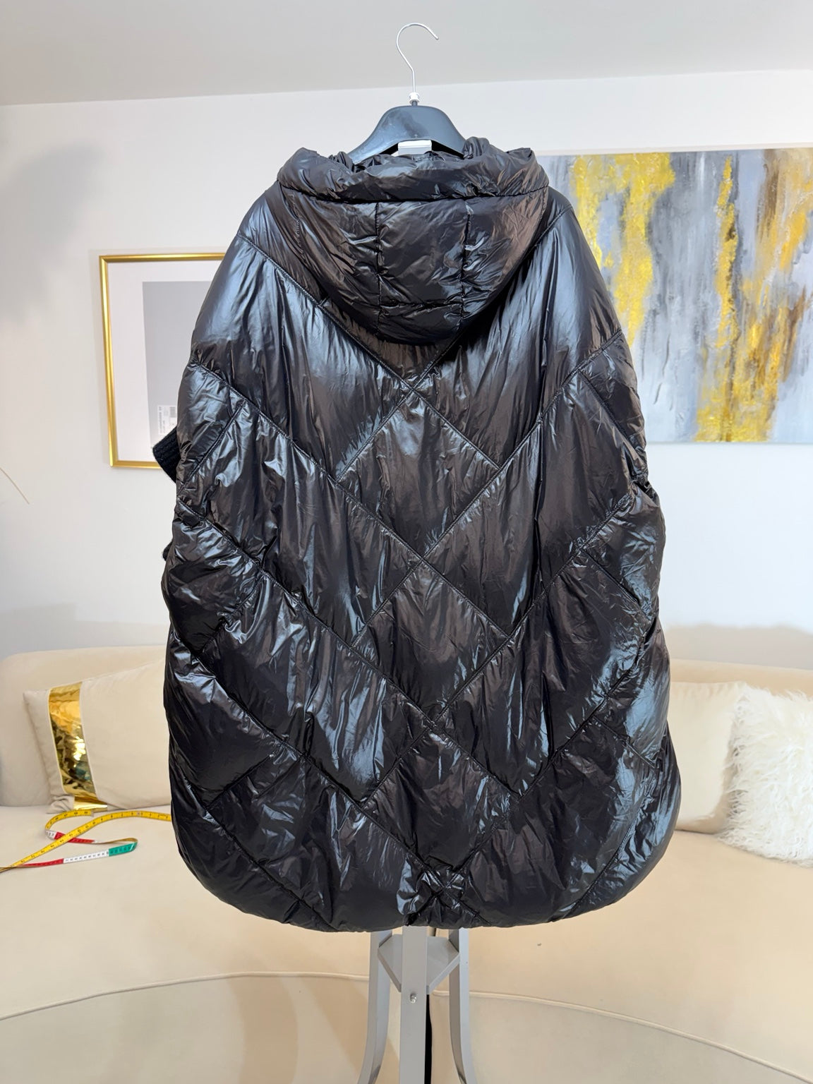 Gilet imbottito nero oversize con cappuccio - retro
